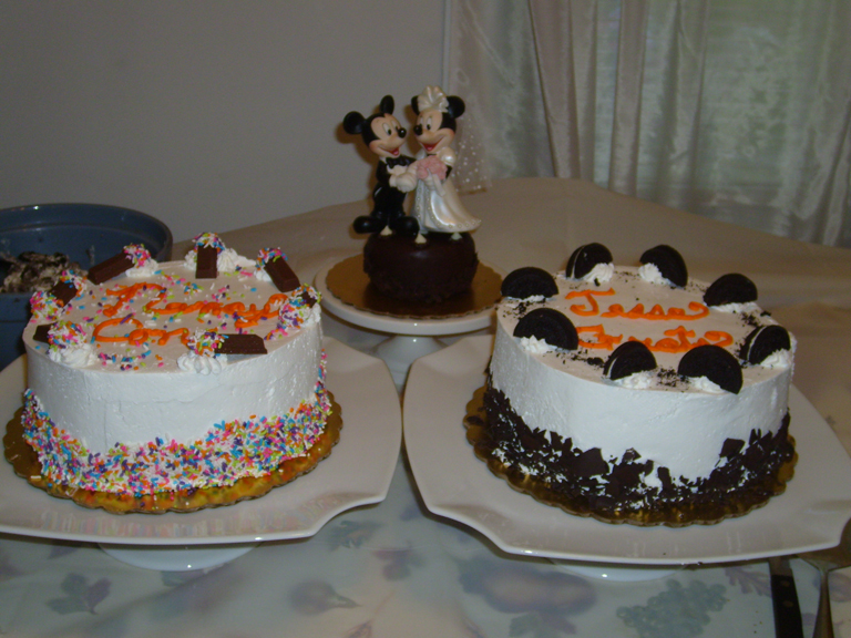 Pretty engagement cakes